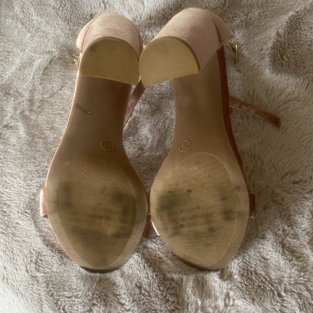 Lulu’s | Taylor Heels - Picture 7 of 7